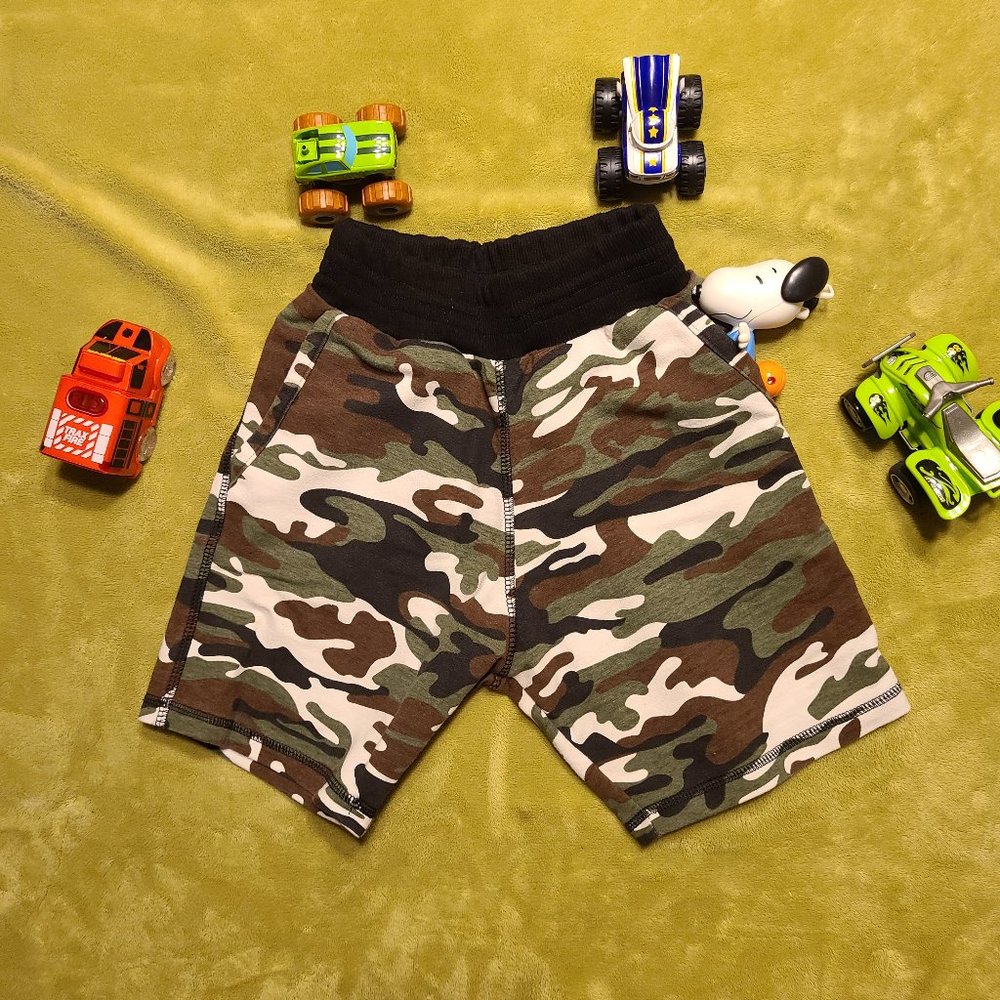 Boy's camo shorts soft and comfy - Picture 1 of 4